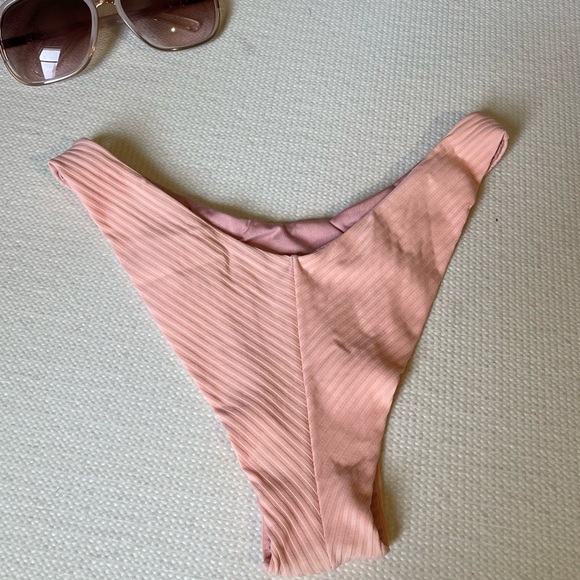 New Brazilian Swimsuit from Copacabana, Rio de Janeiro. Very comfy and cute. - Picture 5 of 7